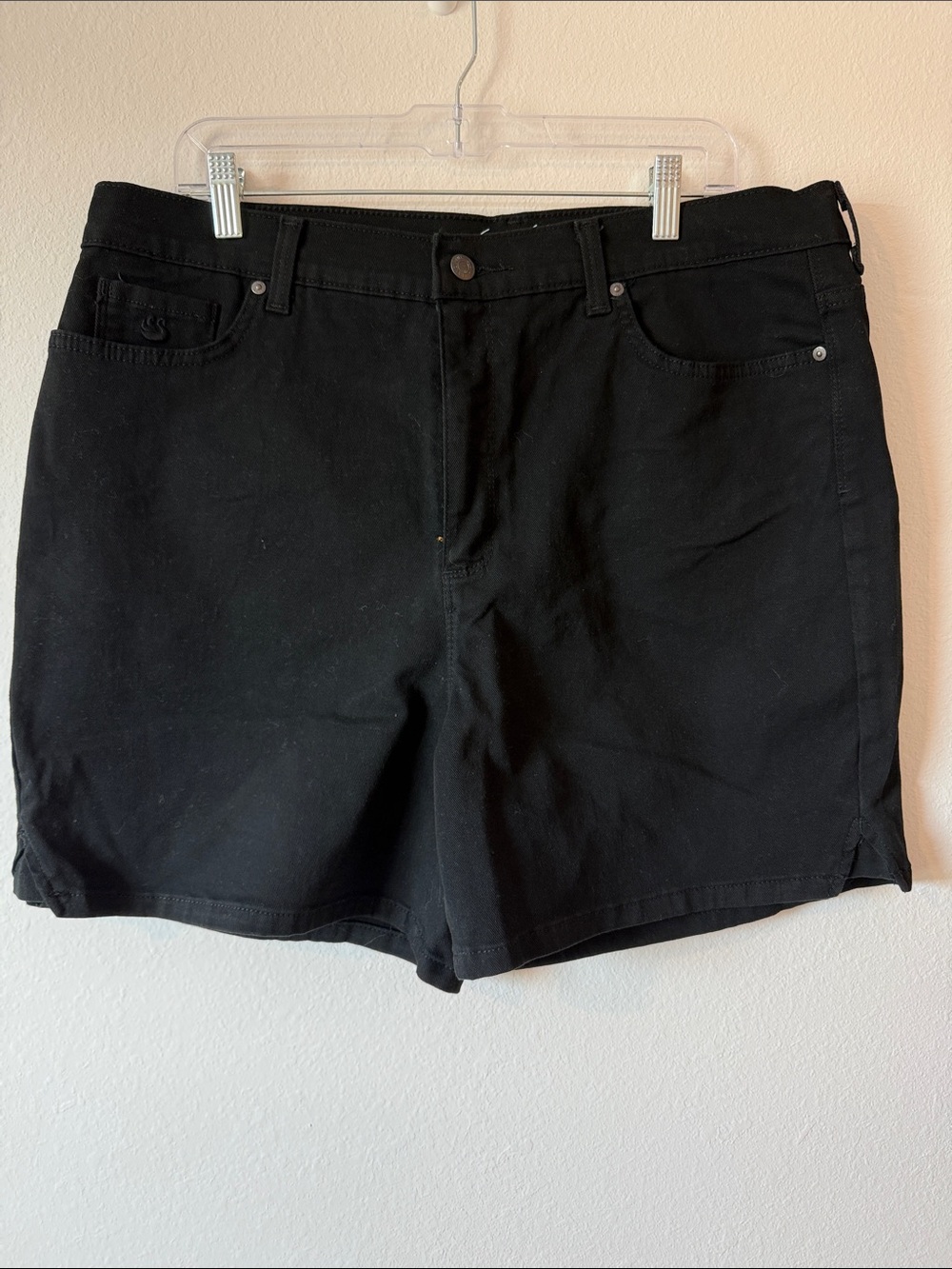 Gloria Vanderbilt all around slimming shorts